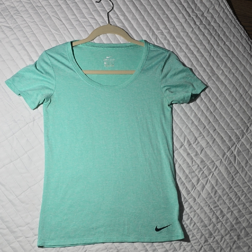 Nike Green Fitted Short Sleeve Tee
